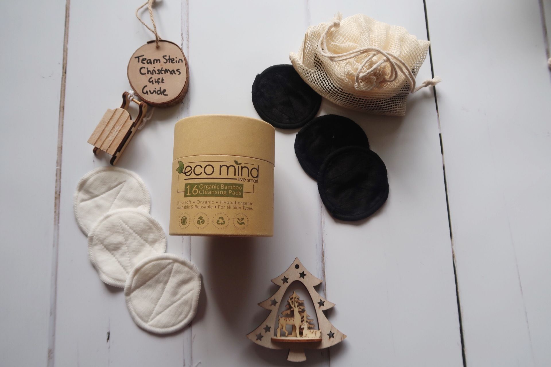 bamboo cleansing pads with cardboard packaging