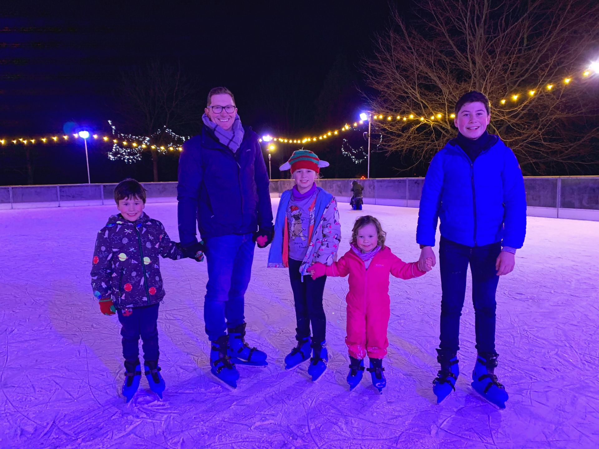children ice skating