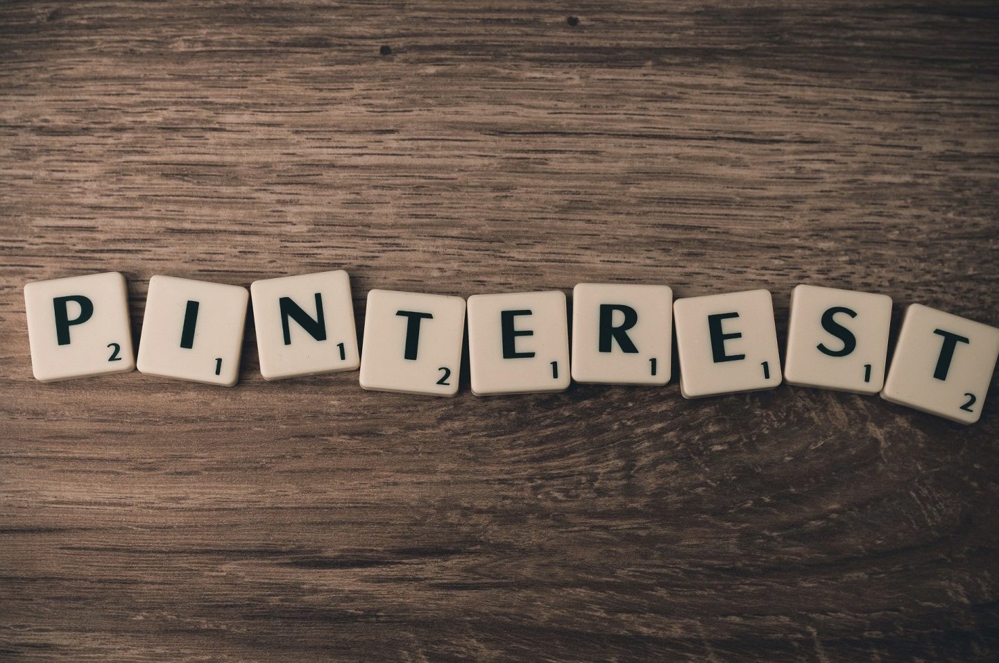Pinterst spelt in scrabble tiles