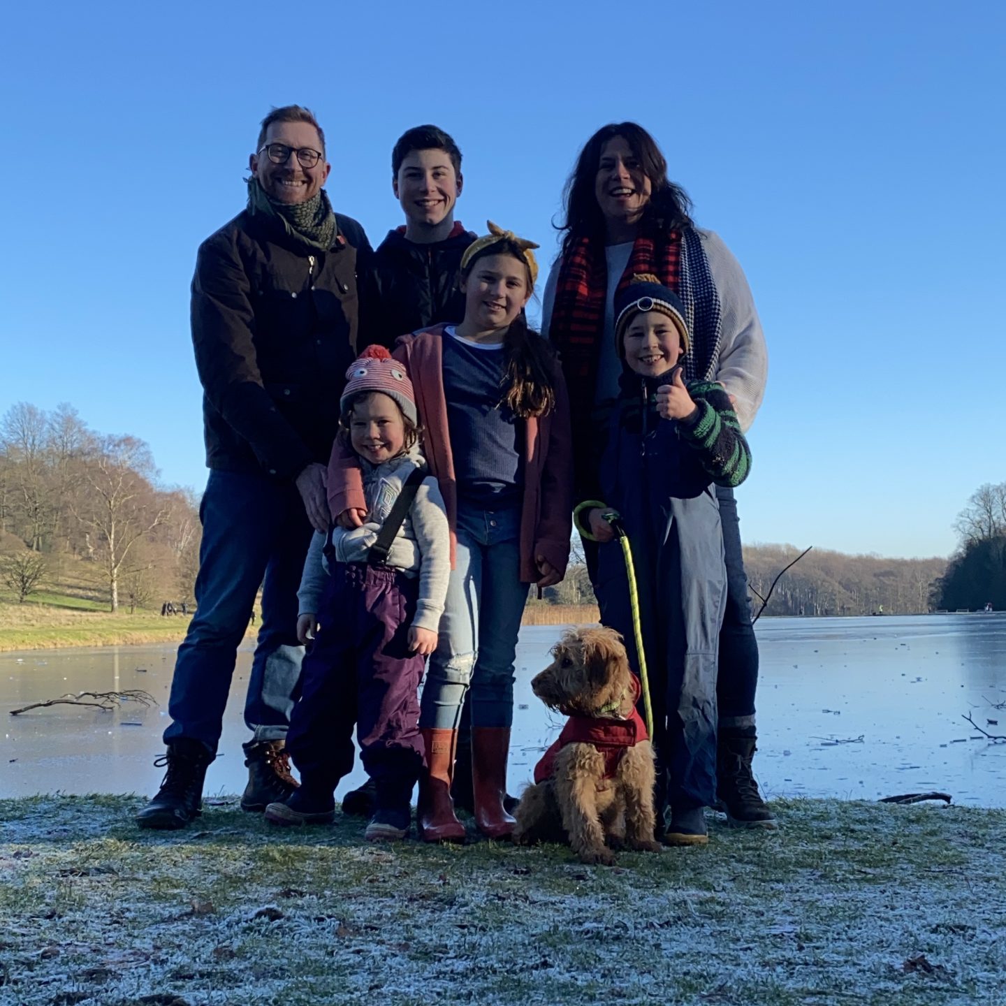 Happy New Year with a photo of a family of 6 and a dog in front of a frozen lake