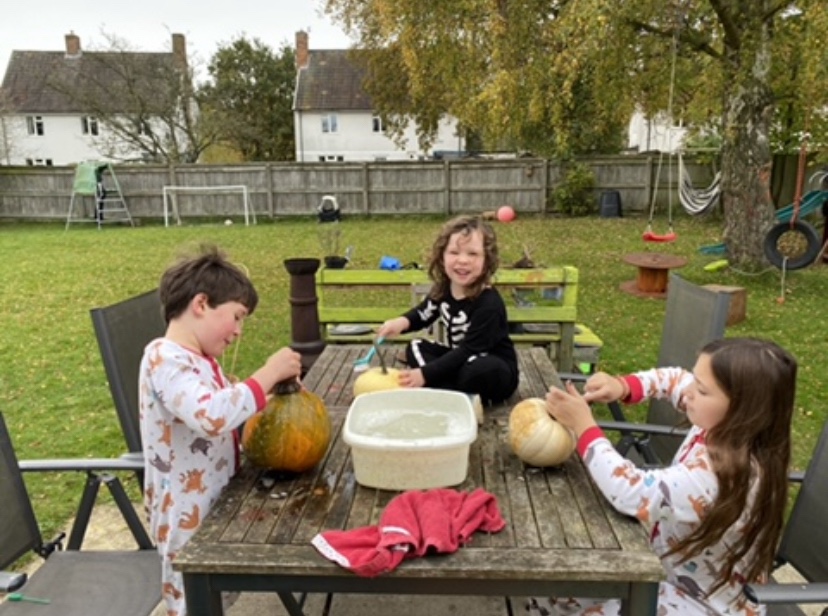 kids washing pumpkins